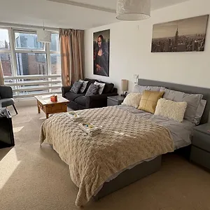 https://jeans-place-watergate-st-rows-near-racecourse.hotelsin-chester.com